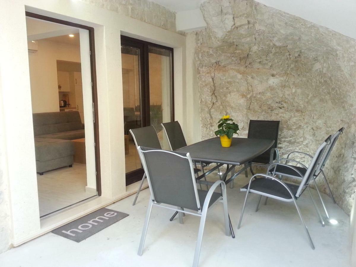 Apartment Rika Омиш Экстерьер фото